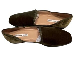 CHELSEA & VIOLET EUC Slip On Loafer in Olive Green Velvet Women Size 8